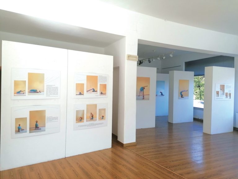 Die Schönheit der Bewegung – eine Yogaausstellung mit Bildern von Heinz Grill am Gardasee